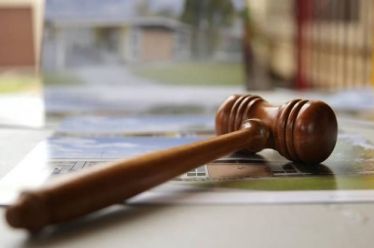 Δήμος στο πλευρό των δανειοληπτών: Αγοράζει «κόκκινα δάνεια» για την…