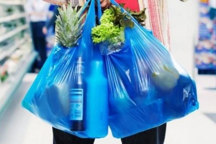 Τέλος η δωρεάν πλαστική σακούλα στα σούπερ μάρκετ
