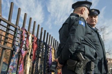 300 γραβάτες για τον πρωθυπουργό χωρίς πουκάμισο