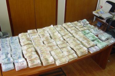 Έκλεψαν 2 εκατ. ευρώ ΜΕΤΡΗΤΑ από 90άχρονη πρώην δικαστικό, που…