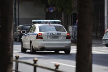 Μπαράζ επιθέσεων τα ξημερώματα σε γνωστή αλυσίδα super market