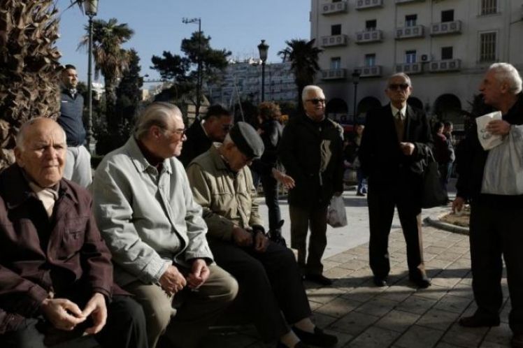 Στα 35 ευρώ το ΕΚΑΣ το 2018 – 140.000 λιγότεροι δικαιούχοι