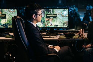 E-sports με τον Alex “Bliss” Stinson