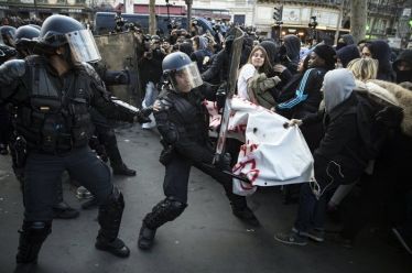 Παρίσι: Χρήση χημικών από την αστυνομία εναντίον διαδηλωτών