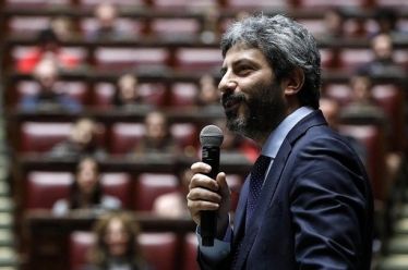 Ο πρόεδρος της ιταλικής βουλής Ρομπέρτο Φίκο έλαβε διερευνητική εντολή…