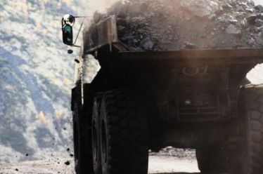 Εμείς ξεπουλάμε τη ΔΕΗ, οι Κινέζοι δείχνουν τον άλλο δρόμο