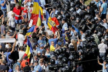Παραίτηση της κυβέρνησης ζητούν οι Ρουμάνοι