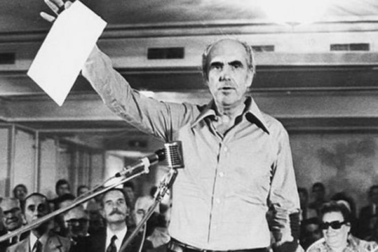 Σαν σήμερα το 1974 ο Ανδρέας Παπανδρέου ανακοινώνει την ίδρυση του ΠΑΣΟΚ – Ολόκληρη η διακήρυξη