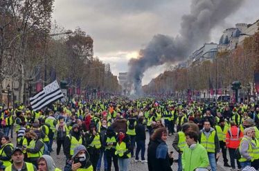 Τα 42 αιτήματα των Κίτρινων Γιλέκων