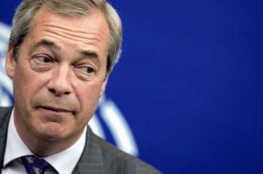 Ελλείψει αριστερού Brexit επωφελείται το Brexit Φάρατζ και η ακροδεξιά