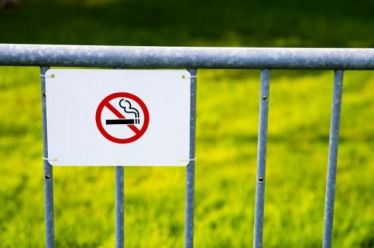 «Απαγορεύεται το καπνίζειν» – «Απαγορεύεται το πτύειν»