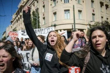 Τα σχολεία αντιδρούν στα σχέδια της κυβέρνησης