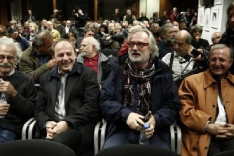 Με 50θέσιο πούλμαν κυκλοφορούν οι «53» του ΣΥΡΙΖΑ