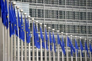 Διχασμένη η Ε.Ε. απέναντι στην πανδημία