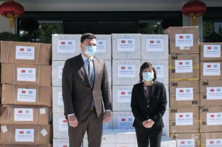 Κορωνοϊός: Η Κίνα δώρησε στην Ελλάδα 50.000 μάσκες