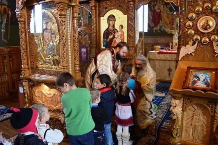 Καθημερινά θα προσφέρει Θεία Κοινωνία η Εκκλησία μέχρι την εξάλειψη του κοροναϊού