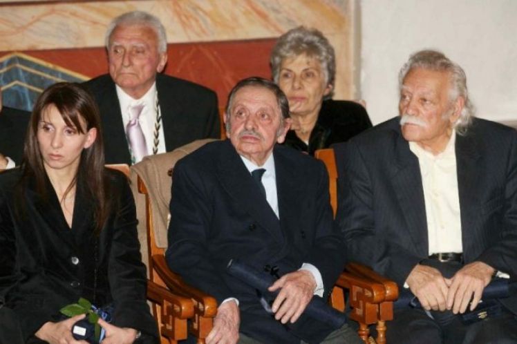 Πάτρα: Ο δήμος ονομάζει δρόμο της πόλης «Οδό Μανώλη Γλέζου και Απόστολου Σάντα»