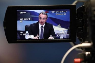 Υφεση-σοκ και ανεργία στο 22,3%