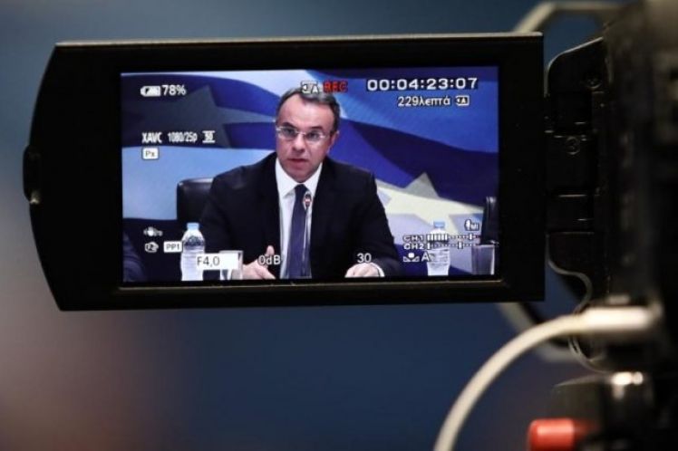 Υφεση-σοκ και ανεργία στο 22,3%