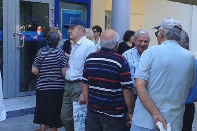 Νωρίτερα οι συντάξεις του Απριλίου: Με σύστημα «μονά-ζυγά» για αποφυγή συνωστισμού – Αναλυτικά ημερομηνίες