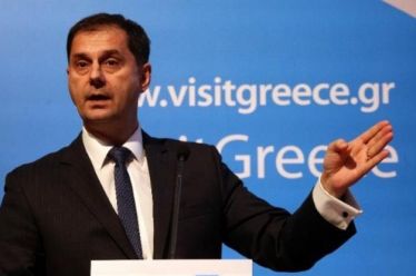 Θεοχάρης για τουρισμό: Στόχος να ανοίξουμε τον Ιούλιο, αλλά όχι…