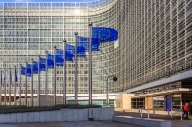 Σταδιακή χαλάρωση των μέτρων προτείνει η Κομισιόν στη «Στρατηγική Εξόδου»