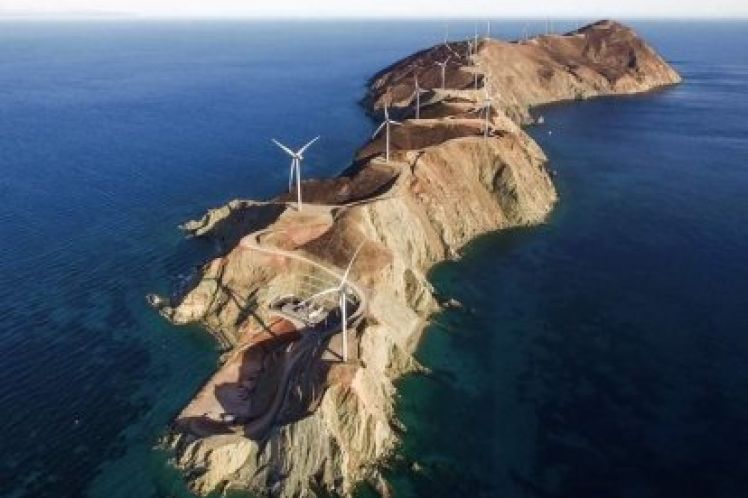 Το ιστορικό ενός οικολογικού και πολιτιστικού εγκλήματος στον Σαρωνικό