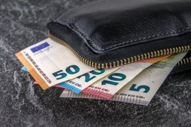 Καταβάλλονται από αυτή την εβδομάδα οι συντάξεις – Αναλυτικά οι ημερομηνίες πληρωμής
