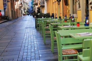 Ανοιχτό το ενδεχόμενο να ανοίξουν τα καταστήματα εστίασης από τις…