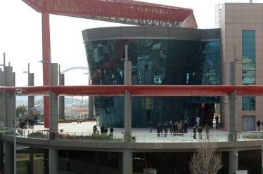 Ανοίγουν τη Δευτέρα εμπορικά κέντρα, εκπτωτικά χωριά και εκπτωτικά καταστήματα