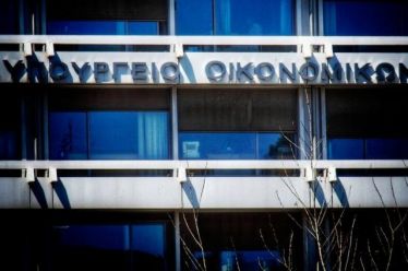 «Βουτιά» 17,2% στα έσοδα Απριλίου, βατερλό αναμένεται τον Μάιο
