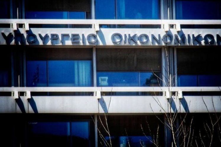 «Βουτιά» 17,2% στα έσοδα Απριλίου, βατερλό αναμένεται τον Μάιο