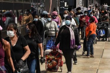 ΗΠΑ: Η πανδημία έκανε πλουσιότερους τους πλούσιους και φτωχότερους τους…