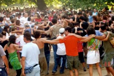 Επιτρέπει τα πανηγύρια η επιτροπή λοιμωξιολόγων, αξίζει να αρρωστήσει όποιος…