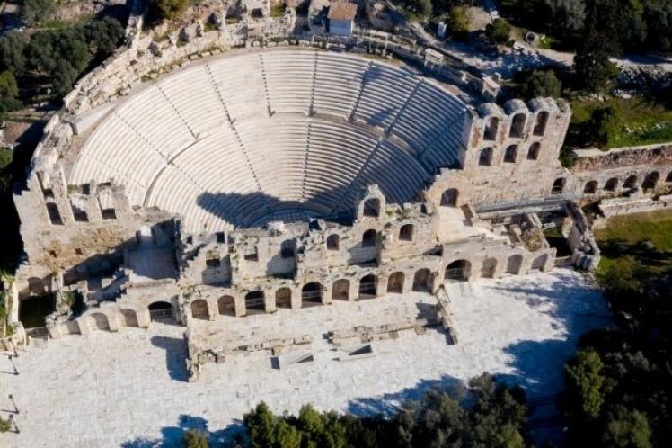 Παζλ στα ανοιχτά θέατρα