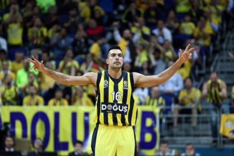 1 ναυτικό μίλι χωρικών υδάτων παραχώρησε στην Τουρκία η Ελλάδα με αντάλλαγμα την ελευθερία του Σλούκα από τη Φενέρ