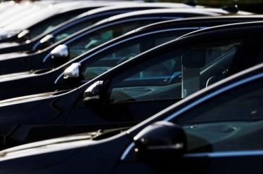 Καταρρέουν οι αυτοκινητοβιομηχανίες λόγω της πανδημίας