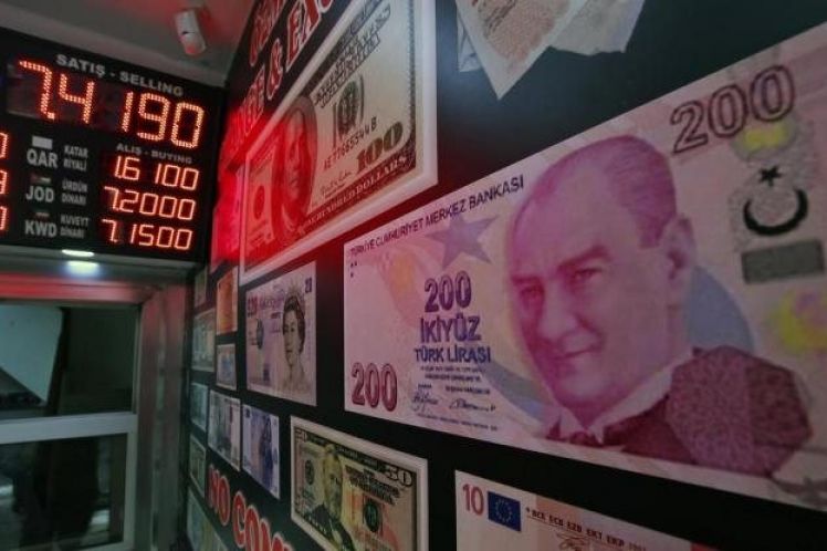 Η Moody’s υποβάθμισε την Τουρκία – «Αρνητικές οι προοπτικές της οικονομίας»