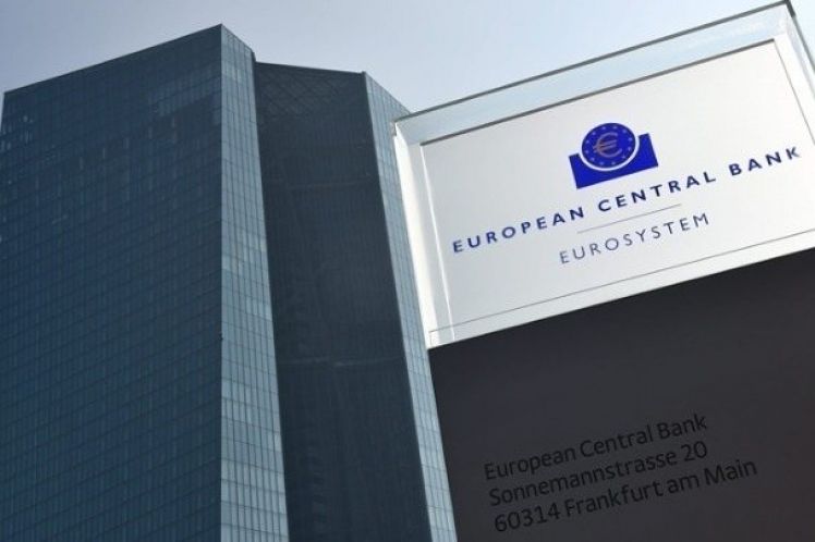 Αυξάνονται οι πιέσεις στην ΕΚΤ να λάβει νέα μέτρα