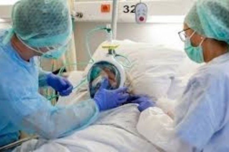 Ένας στους πέντε νέους που νοσηλεύονται με Covid-19 χρειάζεται ΜΕΘ και ένας στους δέκα διασωλήνωση