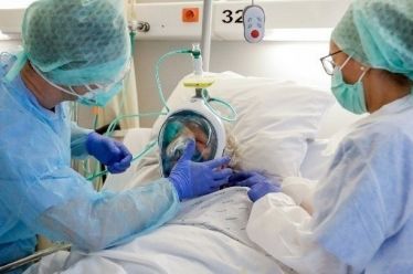 Η θεραπεία με πλάσμα ιαθέντων μειώνει τη σοβαρότητα της νόσου…
