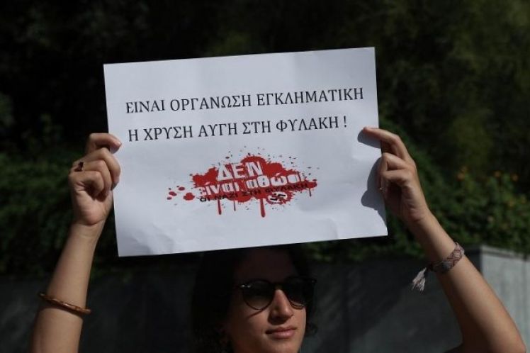 Πίσω στα λαγούμια τους