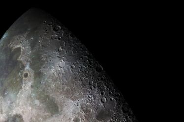 NASA: Ανιχνεύθηκε στη Σελήνη χωρίς αμφιβολία νερό παγιδευμένο