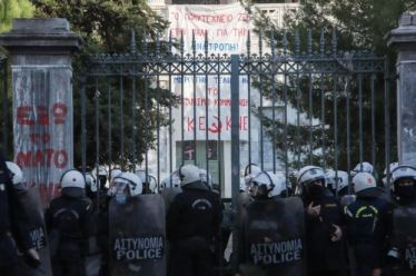Πολυτεχνείο 2020: Απαγόρευση όλων των δημόσιων συναθροίσεων άνω των τριών…