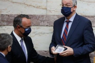 Βαθιά ύφεση 10,5% προβλέπει για φέτος ο νέος προϋπολογισμός