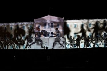 Το κιτς της χούντας επέστρεψε με τον Μητσοτάκη