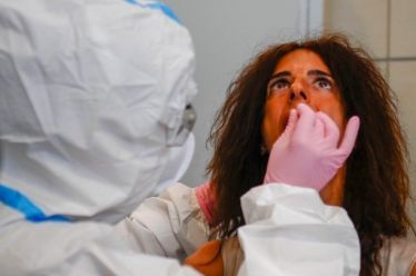 Μερικοί άνθρωποι υποψιάζονται ότι χάνουν τα δόντια τους εξαιτίας της…