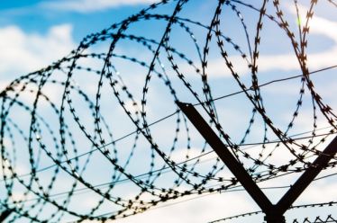 Πάνος Λάμπρου: Συνυπογράφω: οι ζωές των κρατουμένων μετράνε