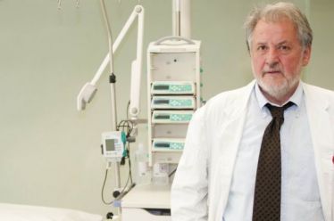 Ν. Καπραβέλος: Παίζουμε με τη φωτιά ανοίγοντας, ενώ κόσμος διασωληνώνεται…