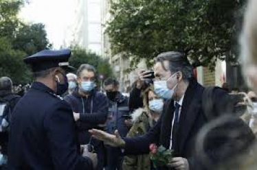 Μαζευτείτε, γιατί θα φύγετε νύχτα